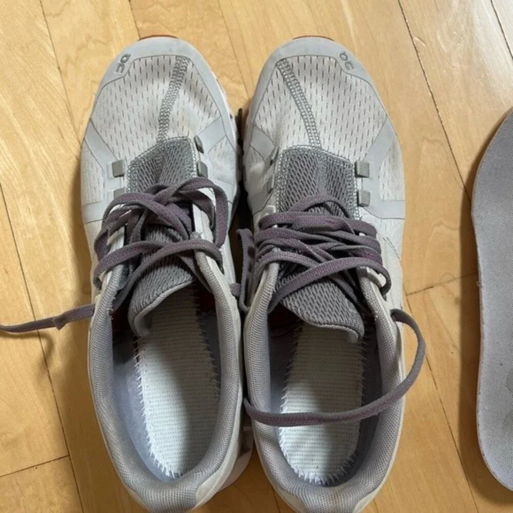 On Running Cloud V2 Performance Sneakers in Gray 8.5